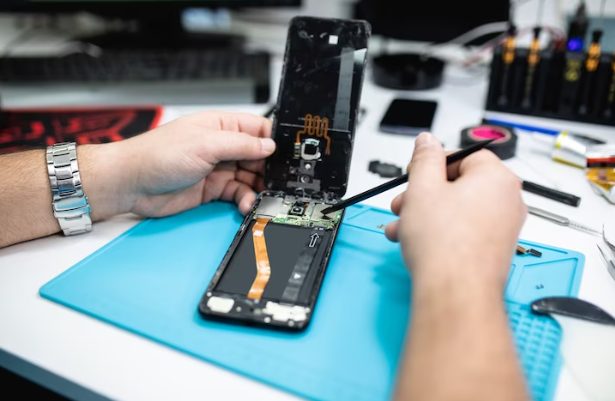Fixing Phone Screens: A Universal Guide for All Models